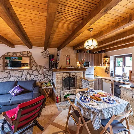 Two-bedroom In Semesterbostad Veliki Drvenik