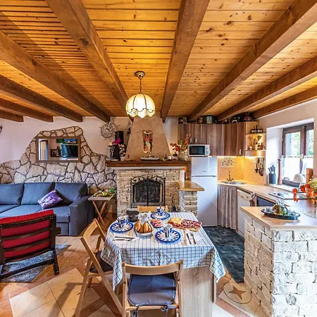 Semesterbostad Two-bedroom In Veliki Drvenik
