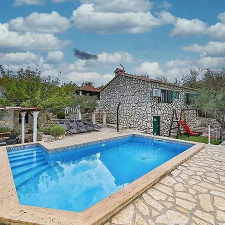 Stunning In With Wifi Holiday home