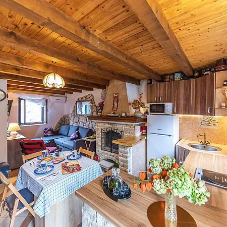Two-bedroom In Semesterbostad Veliki Drvenik